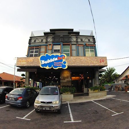 Tube Hotel Klebang Melaka Buitenkant foto