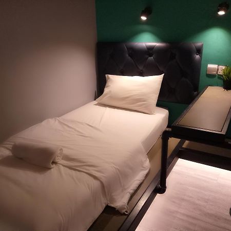 Tube Hotel Klebang Melaka Buitenkant foto