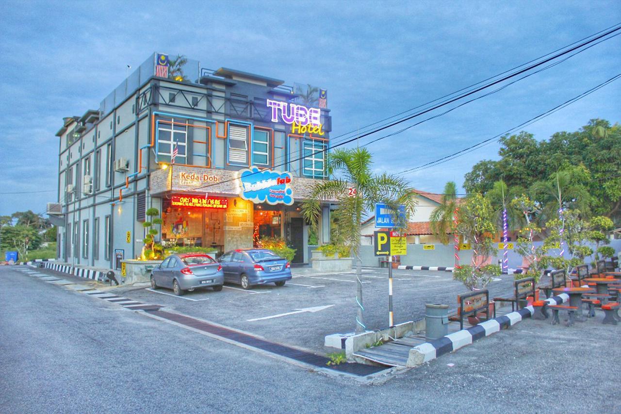 Tube Hotel Klebang Melaka Buitenkant foto