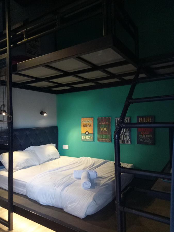 Tube Hotel Klebang Melaka Buitenkant foto