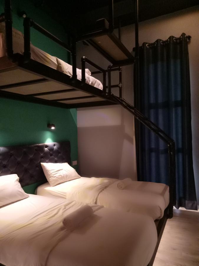 Tube Hotel Klebang Melaka Buitenkant foto