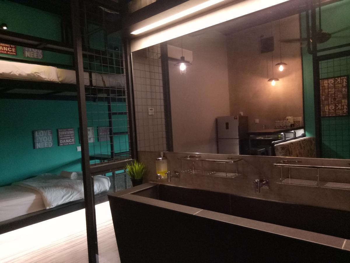 Tube Hotel Klebang Melaka Buitenkant foto
