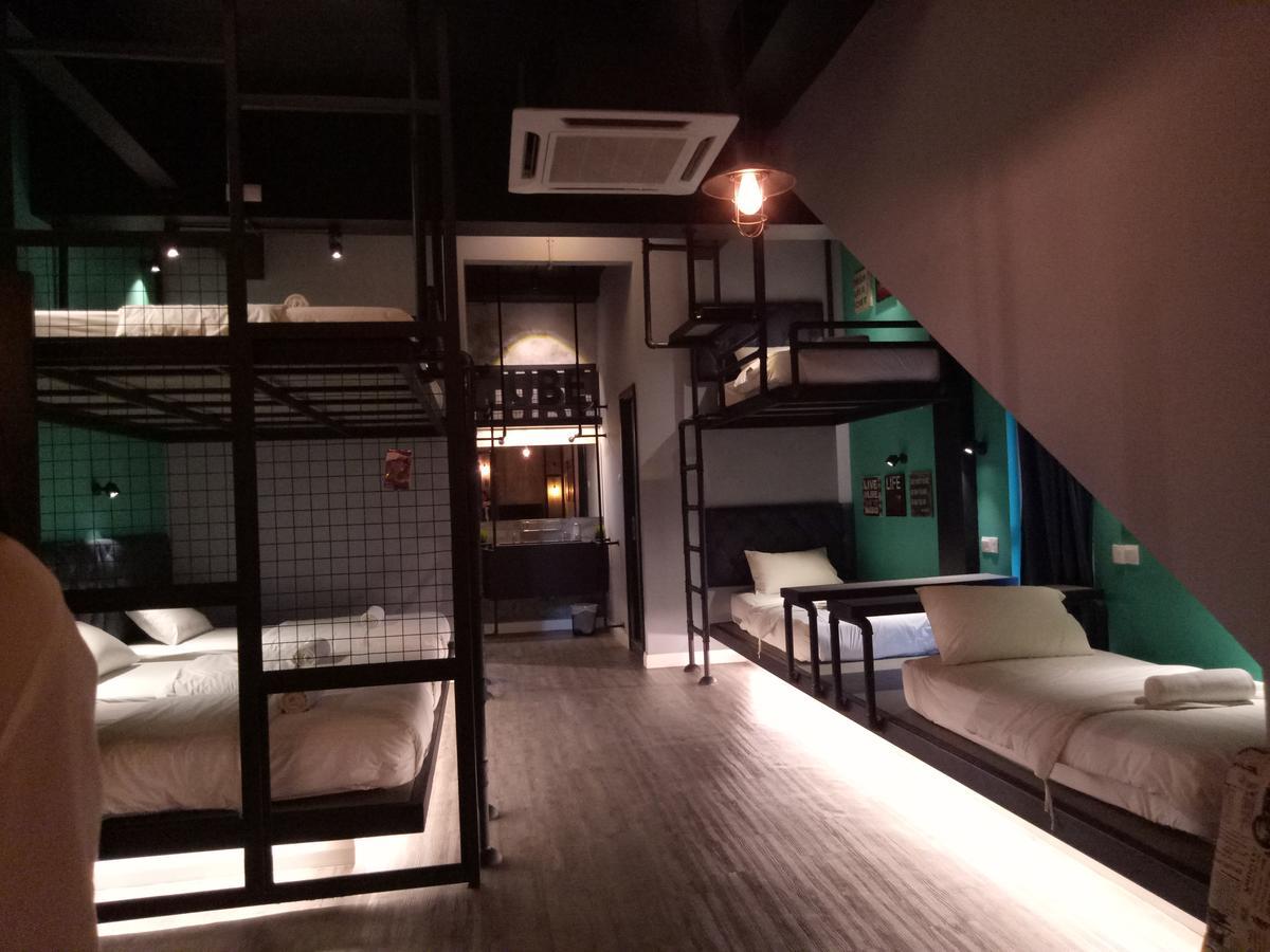 Tube Hotel Klebang Melaka Buitenkant foto