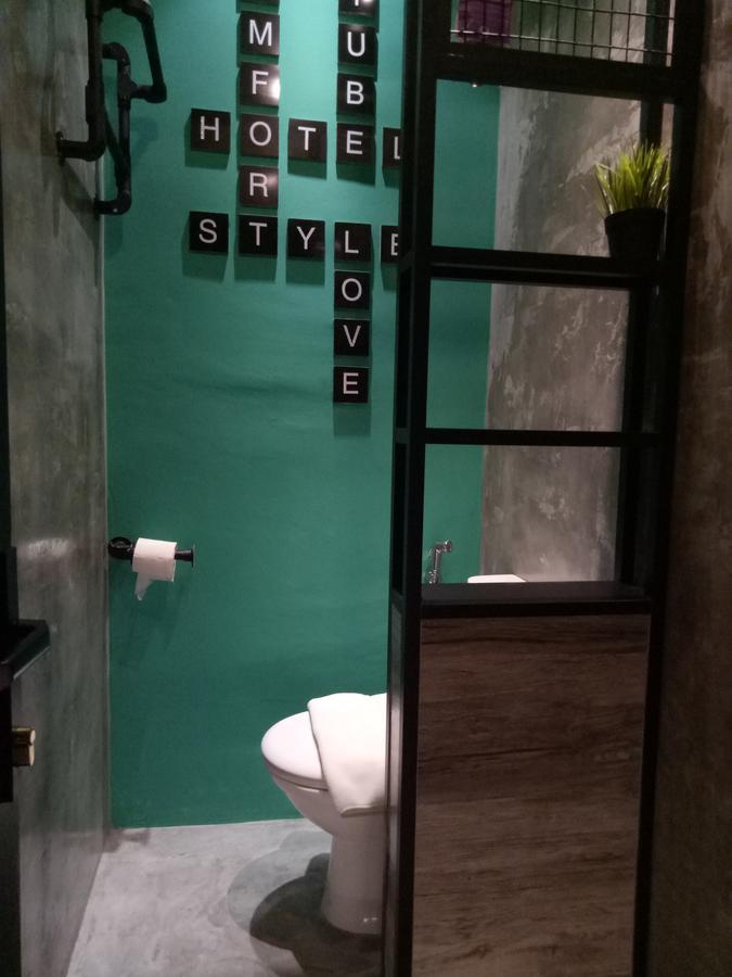 Tube Hotel Klebang Melaka Buitenkant foto