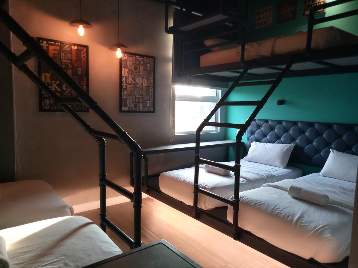 Tube Hotel Klebang Melaka Buitenkant foto