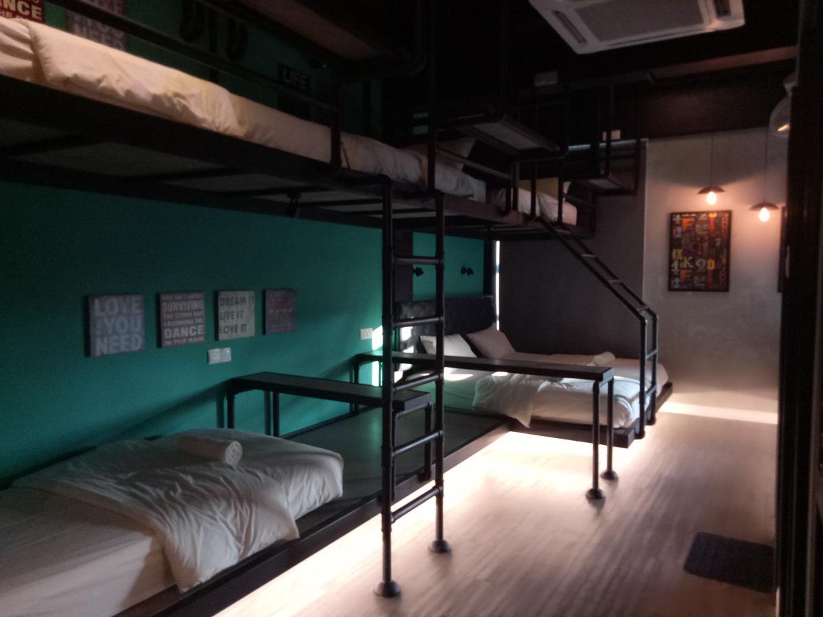 Tube Hotel Klebang Melaka Buitenkant foto