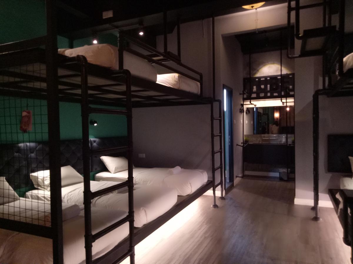 Tube Hotel Klebang Melaka Buitenkant foto