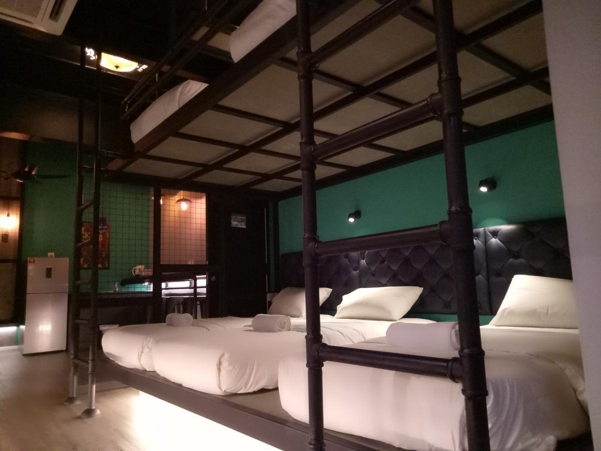 Tube Hotel Klebang Melaka Buitenkant foto