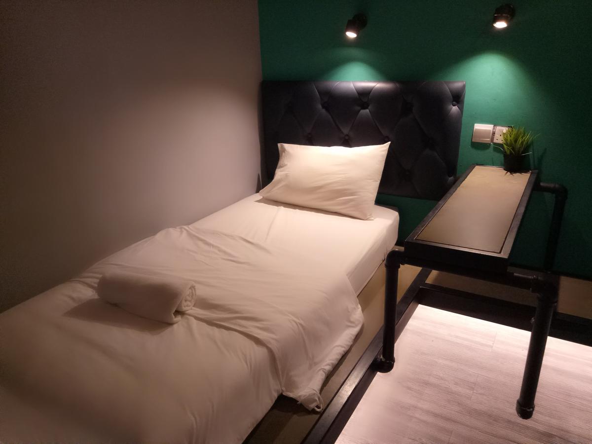 Tube Hotel Klebang Melaka Buitenkant foto