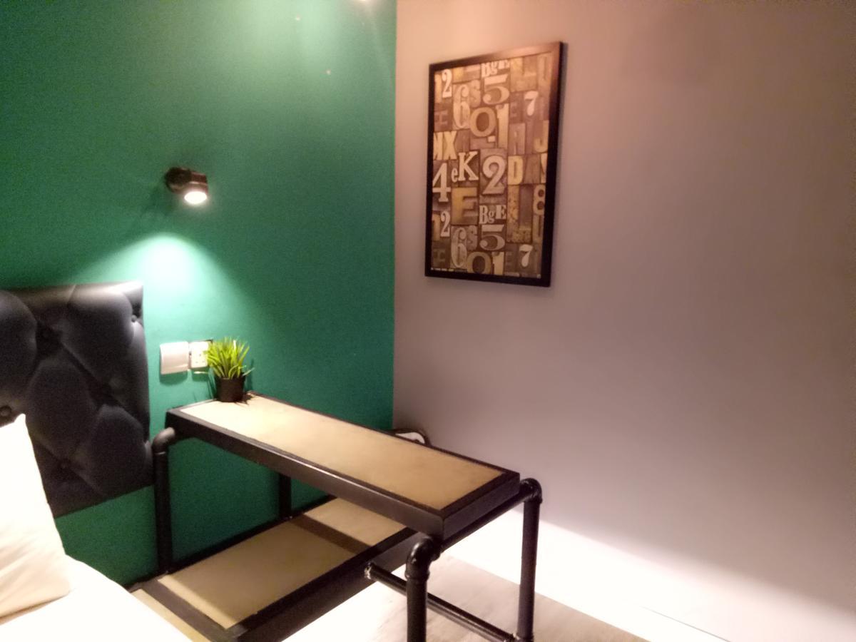 Tube Hotel Klebang Melaka Buitenkant foto